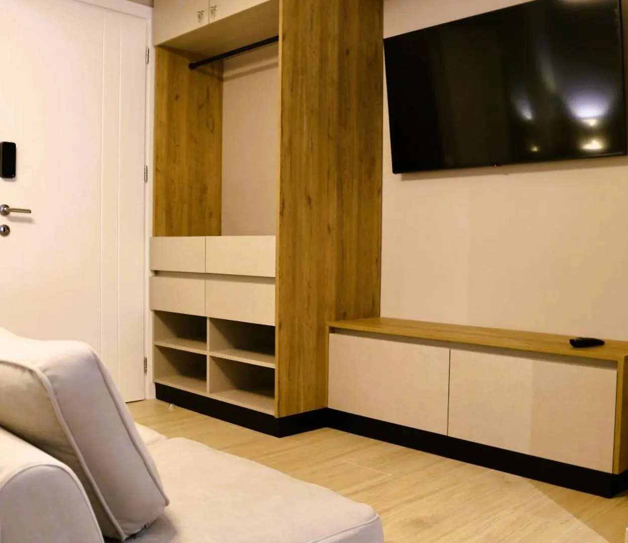 Stylish Studio In Central Tirana, 3B 0*, Tirana Albanië
